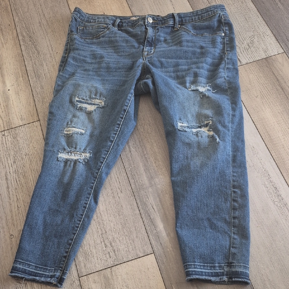 Distressed Blue Jeans Mid Rise Jegging  Crop 18 /34